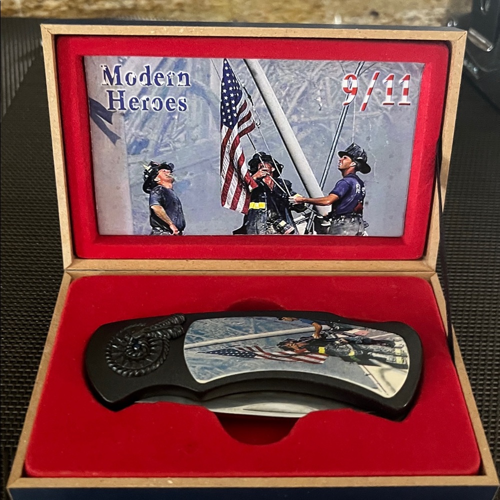 Modern Heroes 9/11 Commemorative Knife